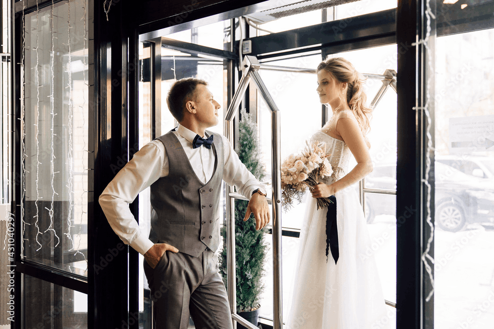 couple married by trolley